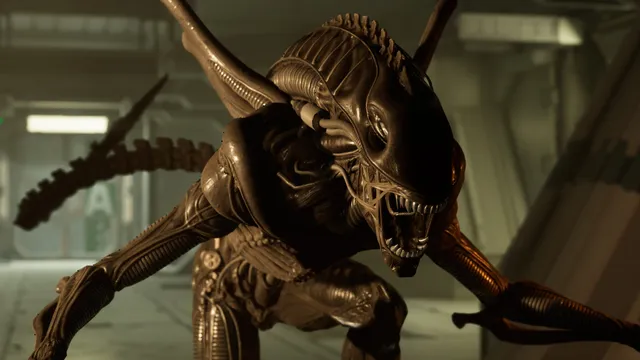Alien: Rogue Incursion screenshot: a Xenomorph crouches with its jaws open in a dim facility corridor, close to the player