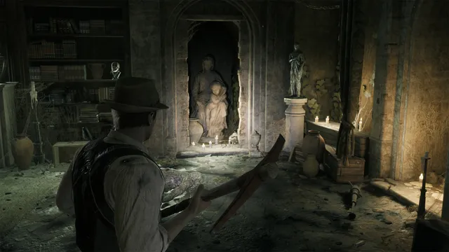 Alone in the Dark screenshot: Edward Carnby with a pickaxe in a candlelit chapel room full of statues