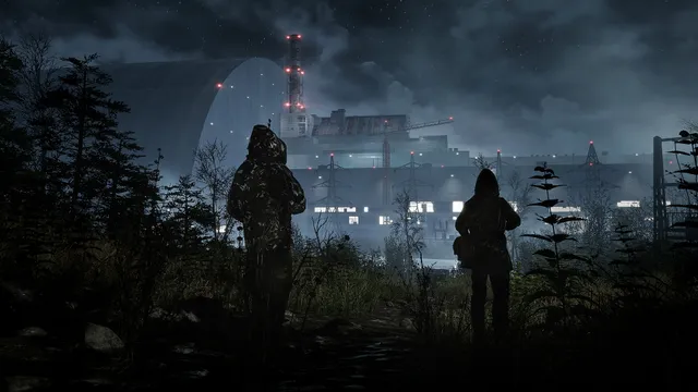 Chernobylite screenshot: two hooded figures look at the Chernobyl plant under its arch at night