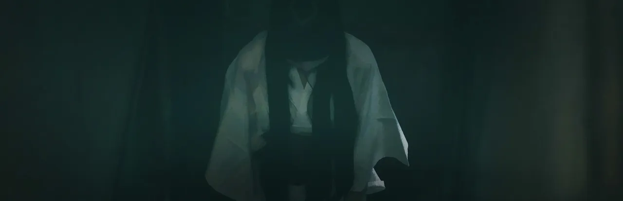 Onryo key art: a long-haired ghost in a white kimono standing bent over in a dark green room