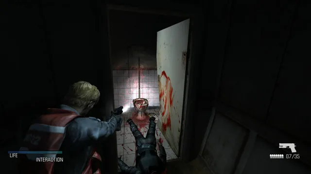 Cold Fear screenshot: Hansen aims his pistol light into a blood-smeared tiled washroom where a body lies in front of the toilet