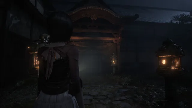 Fatal Frame II: Crimson Butterfly Remake screenshot: Mio, seen from behind, walks toward a lantern-lit gate of an old Japanese house at night