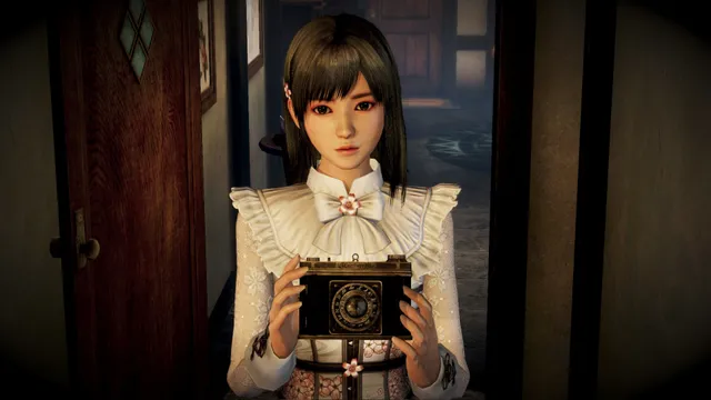 Fatal Frame: Maiden of Black Water screenshot: Miu holds the Camera Obscura in a dim old Japanese house