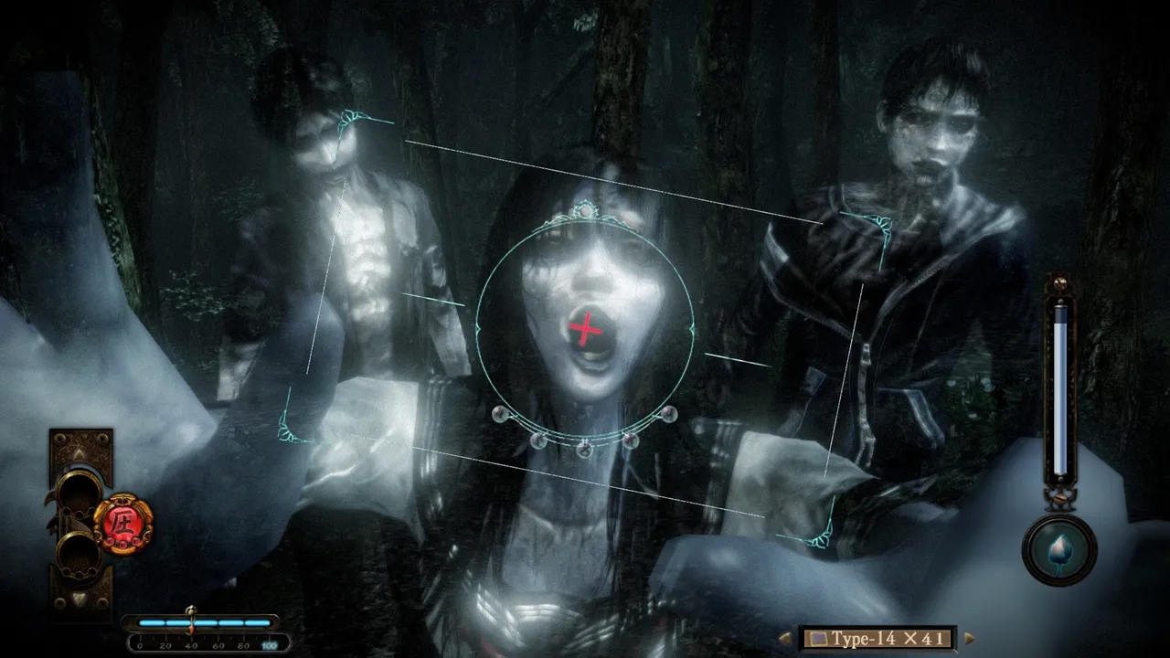 Fatal Frame: Maiden of Black Water screenshot: the Camera Obscura viewfinder locked on a screaming female ghost, with more spirits behind her in a dark forest