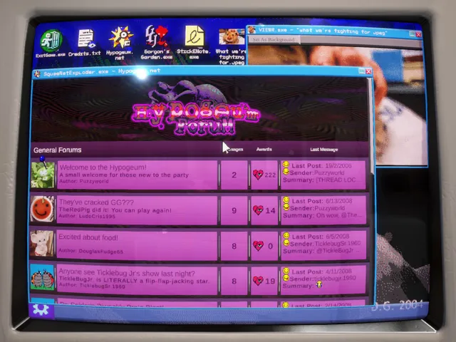 Gorgon's Garden screenshot: the Hypogeum.net forum in pink and purple on a 2000s desktop, with a thread asking if they cracked GG