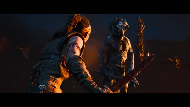 Hellblade II: Senua's Saga screenshot: Senua, bloodied, raises her sword against a huge warrior in a horned skull mask by firelight