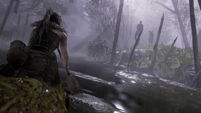 Hellblade: Senua's Sacrifice screenshot: Senua paddles a small boat up a misty river toward dark figures standing on the bank beside sharpened stakes