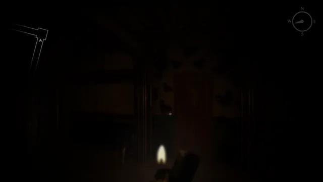 Oblitus Casa screenshot: a dark hallway lit by a single candle flame, with a compass in the corner