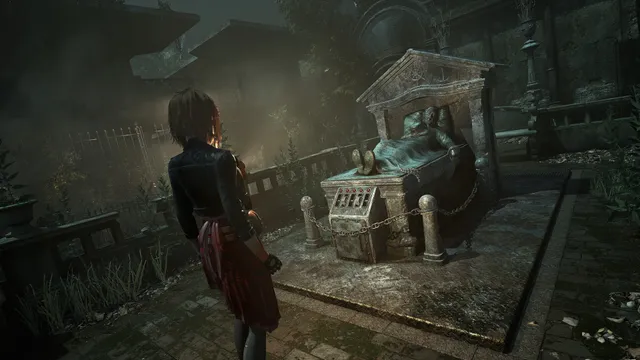 Tormented Souls 2 screenshot: Caroline stands by a chained stone tomb with a mechanism on its side in an overgrown cemetery at night